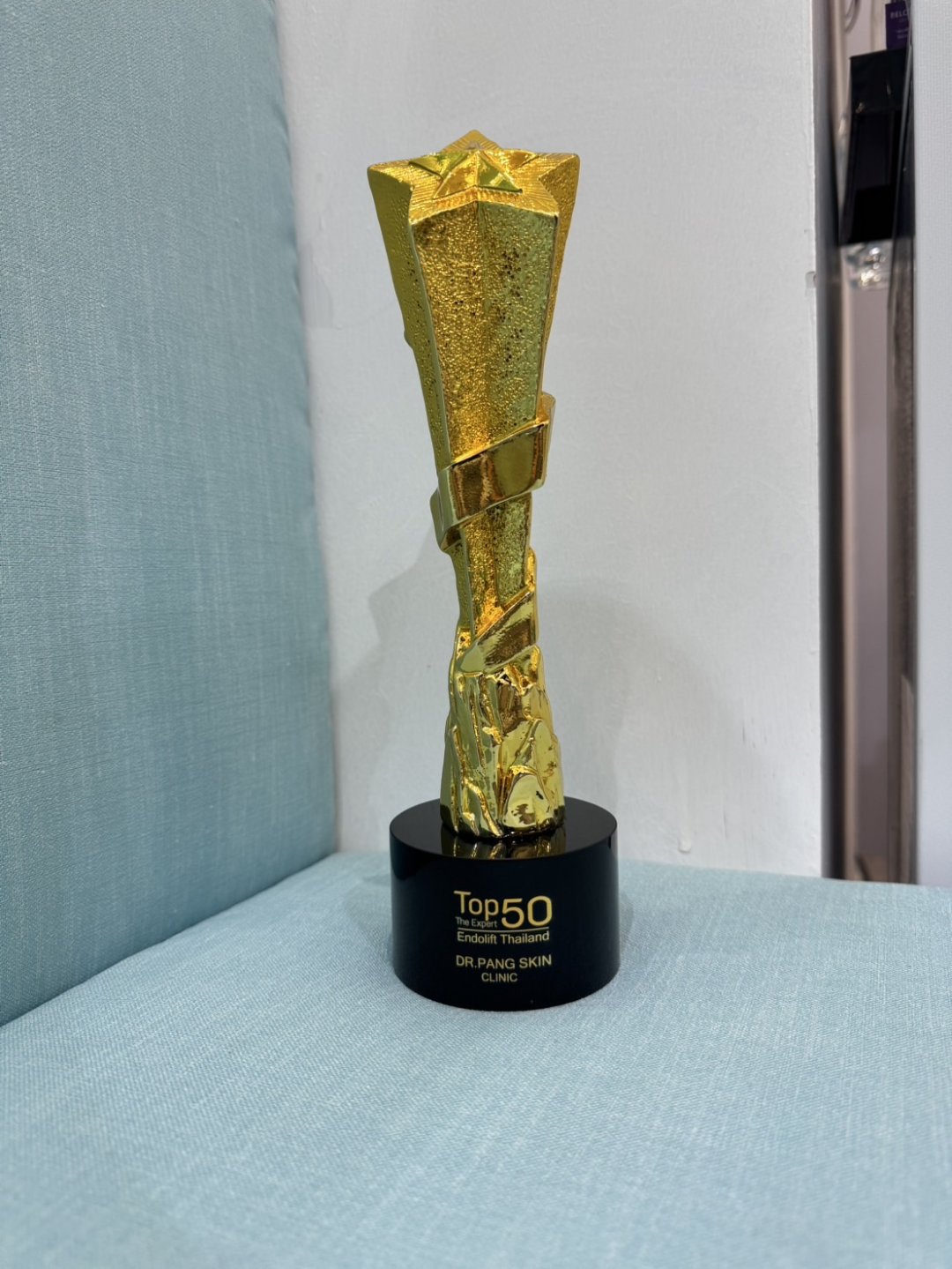 รางวัล Top 50 — Dr. Pang Skin Clinic